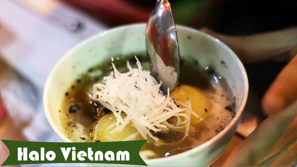 [VIDEO] Foodtour ăn vặt số 2: Bánh trôi tàu Hà Nội, chè sắn nóng 