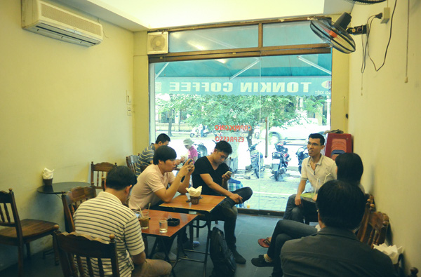 Đến Hà Nội là phải ngồi Tonkin Cafe!